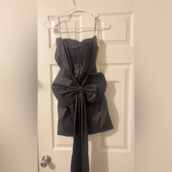 Black Strapless Dress w Bow - Picture 4 of 6